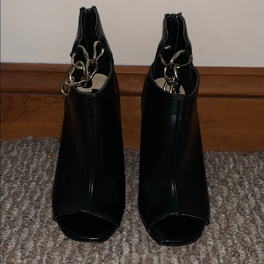 Forever 21 Black and Gold Chain Wedges Size 5.5